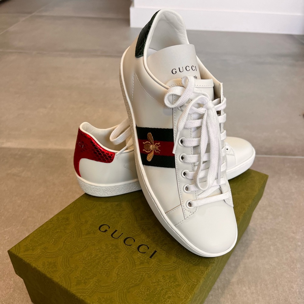 Women’s GUCCI Ace Sneaker w/Bee